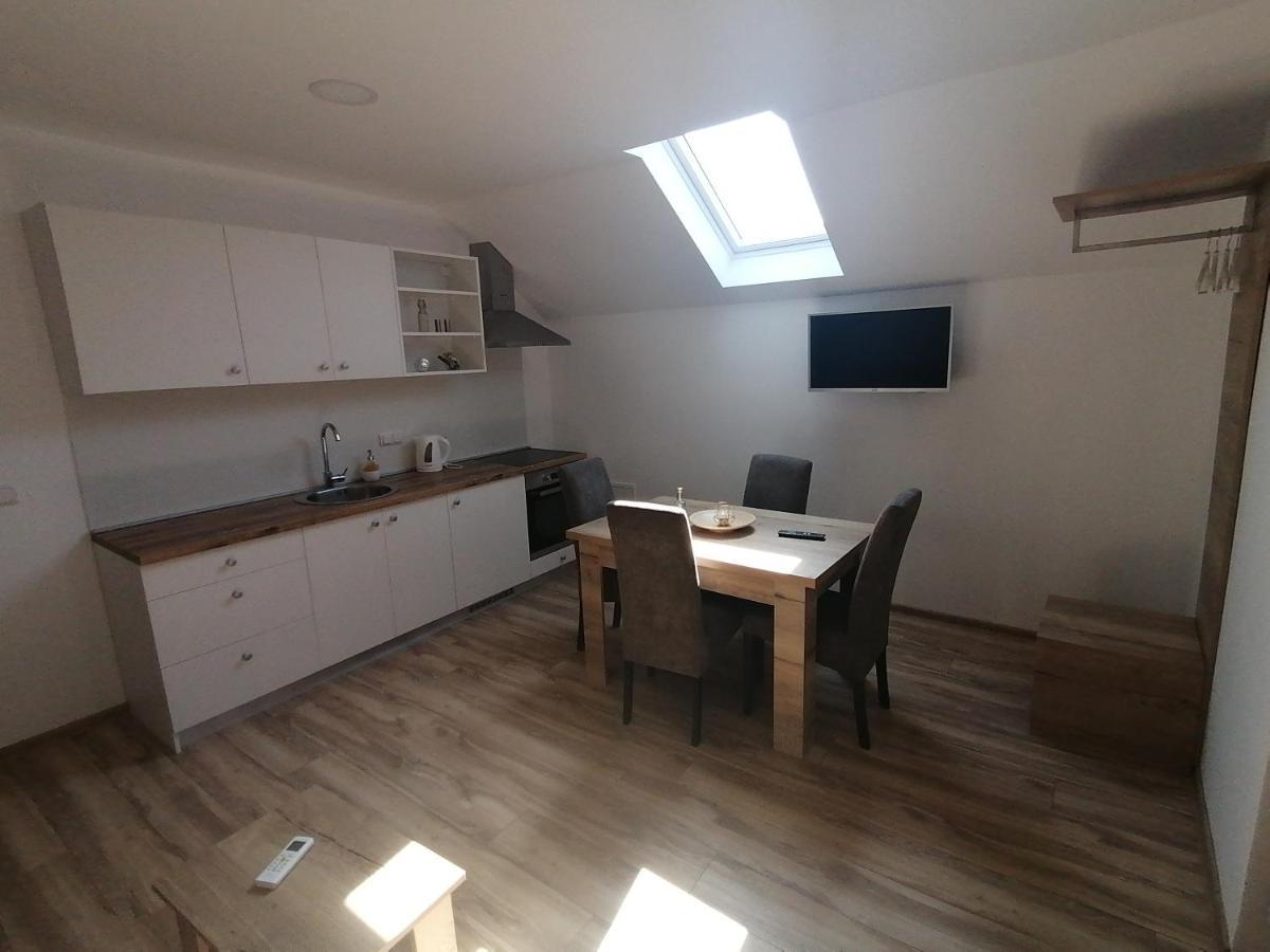 Farma & Apartmani Opg Sasa Delic Korenica Exterior photo